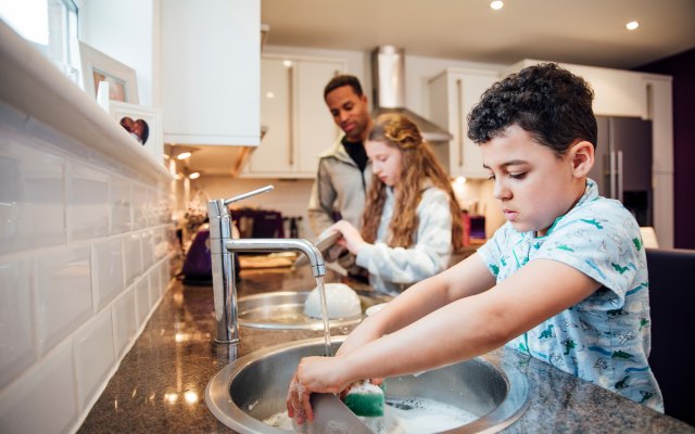 Family washing up 